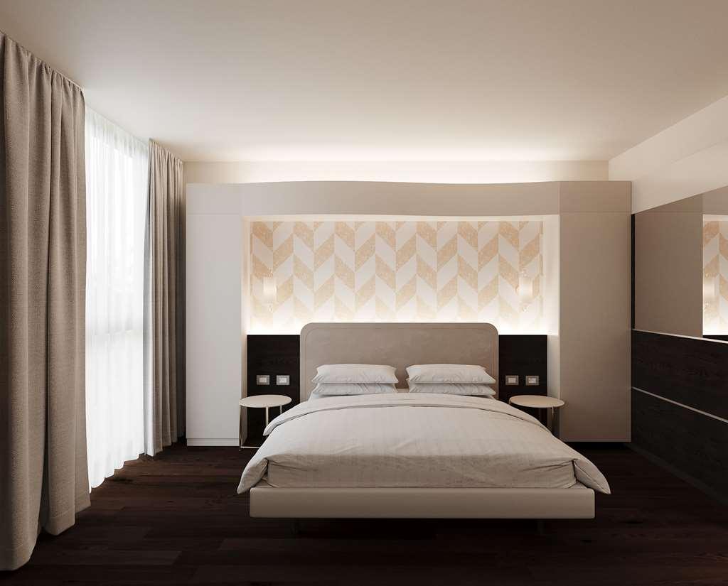 Отель Doubletree By Hilton Milan Malpensa Сольбьяте-Олона Номер фото