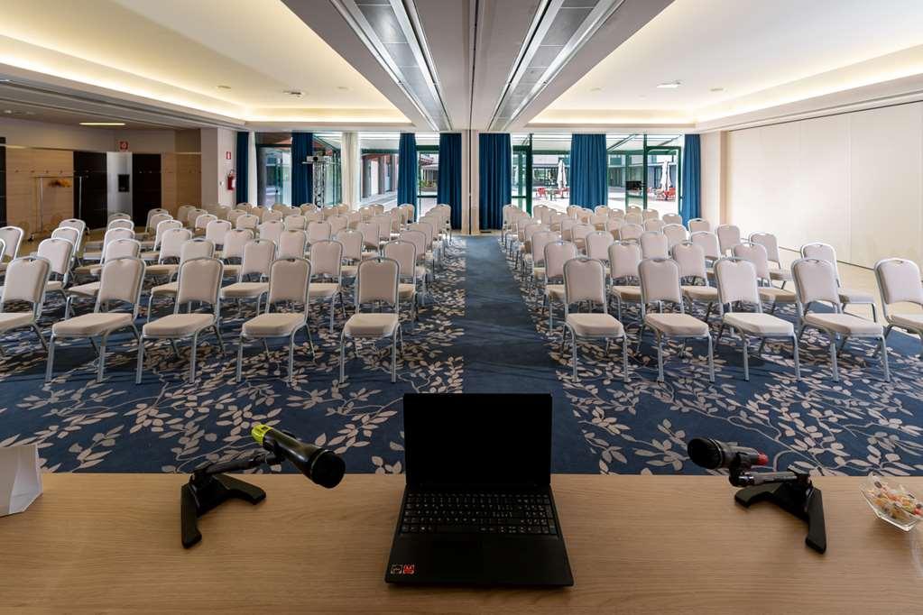 Отель Doubletree By Hilton Milan Malpensa Сольбьяте-Олона Удобства фото