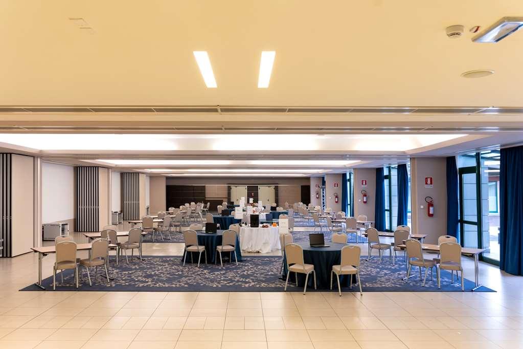 Отель Doubletree By Hilton Milan Malpensa Сольбьяте-Олона Удобства фото