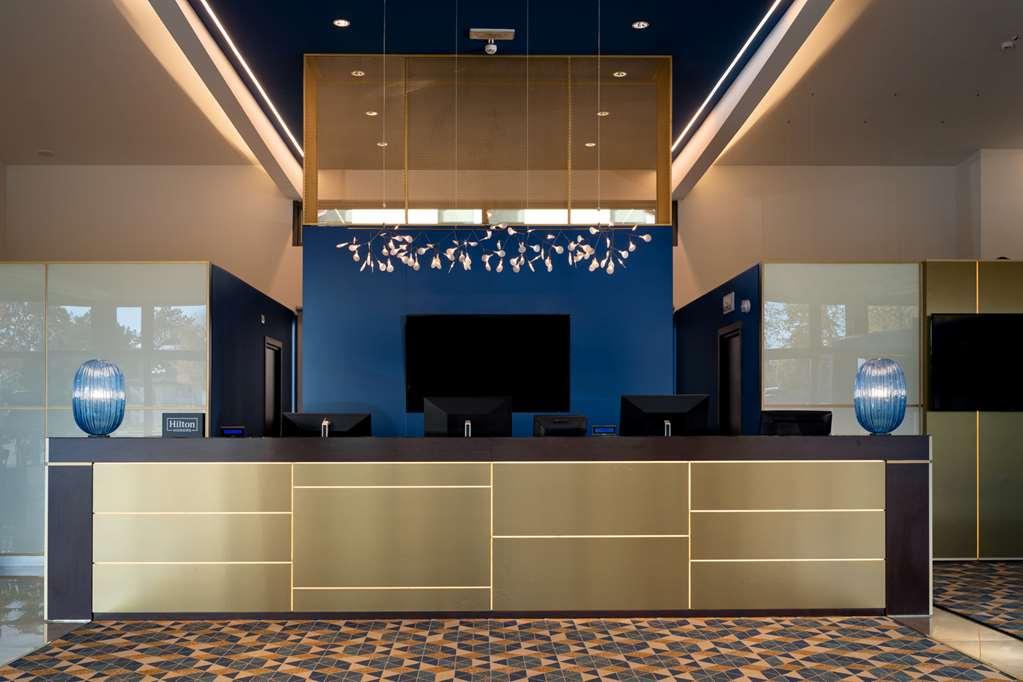 Отель Doubletree By Hilton Milan Malpensa Сольбьяте-Олона Интерьер фото