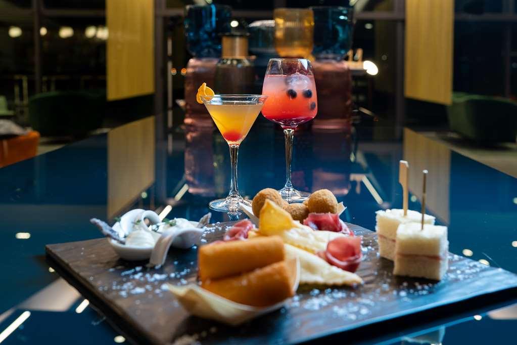 Отель Doubletree By Hilton Milan Malpensa Сольбьяте-Олона Ресторан фото